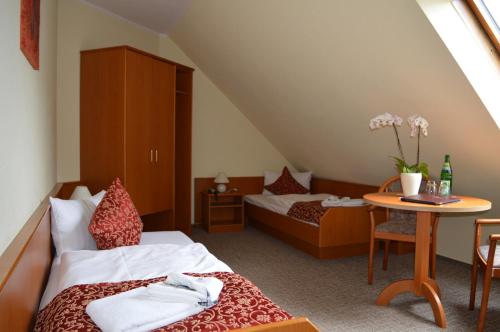 2 twin beds