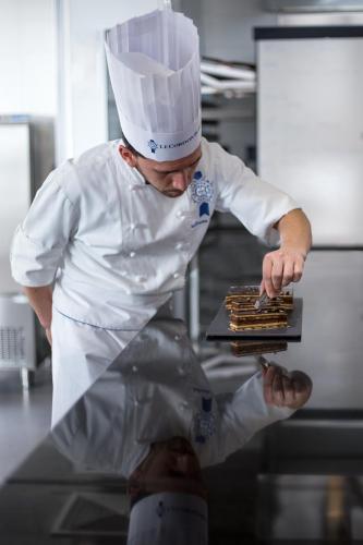 Food and beverages, BURJ ON BAY Hotel in Kfar Yassine