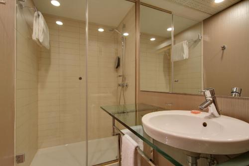 Rafaelhoteles Ventas - image 8