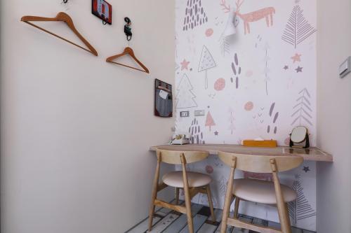 Twin Room image 8