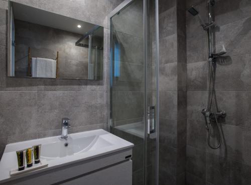 Spot Apart - image 4