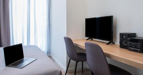 Spot Apart - image 10