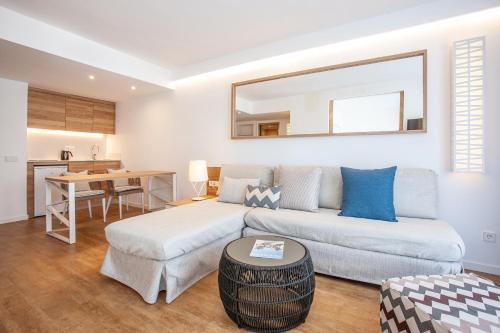 Grupotel Picafort Beach Stop at Grupotel Picafort Beach to discover the wonders of Majorca. The property has everything you need for a comfortable stay. Service-minded staff will welcome and guide you at Grupotel Picafort Be