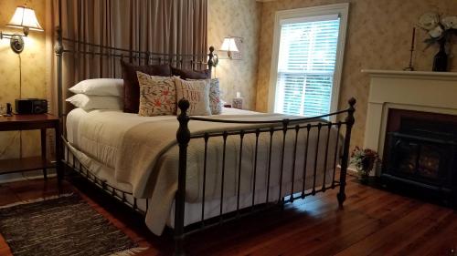 Hummingbird Inn in Goshen, USA