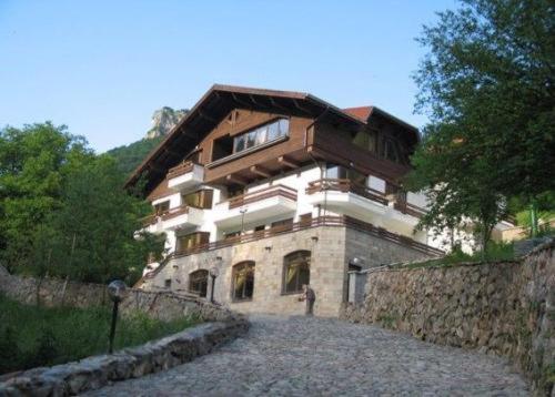 . Villa Cherven