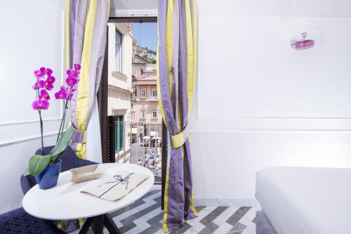 Junior Suite with Balcony image 8