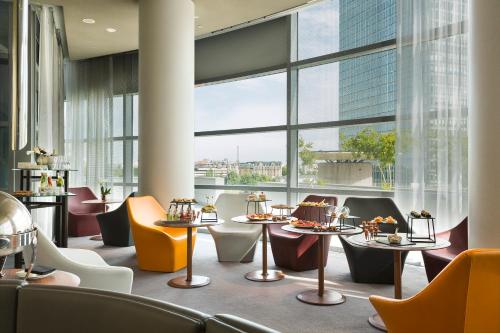 Bar/lounge, Melia Paris La Defense Hotel in Paris
