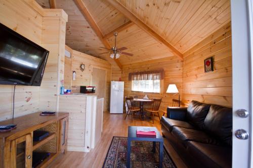 Country Road Cabins - image 3