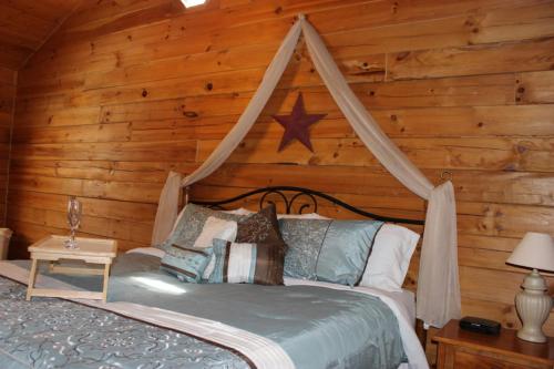 Country Road Cabins - image 5