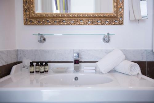 Suite with Balcony image 5