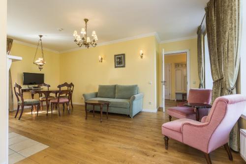 One-Bedroom Apartment with Terrace image 10