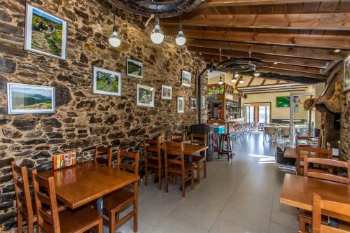 Restaurant, Albergue Milpes in Arzua