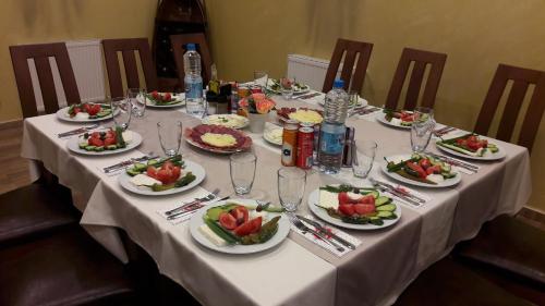 Ēdiens un dzērieni, Lakata Guest House in Zasele