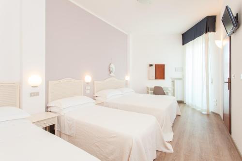 Hotel Roxy & Beach Room Type - Quadruple Room with Sea View