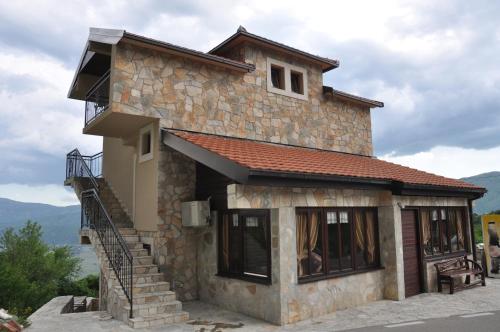 Ostroške grede, Nikšić