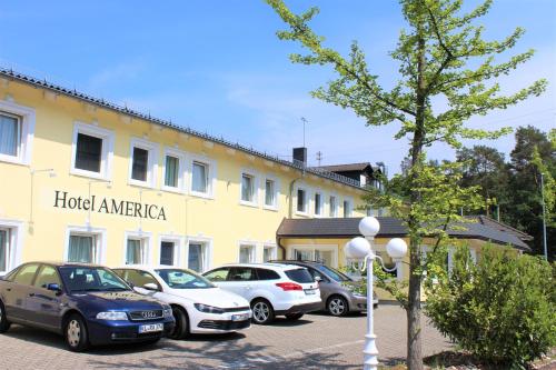 Hotel America - image 12