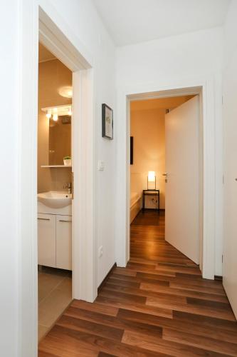 MARTON & MARTINIS SUPERIOR APARTMENTS - spacious one-room apartments - excellent location within walking distance of Diocletian's Palace and Bacvice Beach - the best restaurants within walking distance, Split (photo 2)
