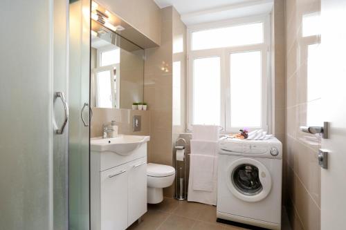 MARTON & MARTINIS SUPERIOR APARTMENTS - spacious one-room apartments - excellent location within walking distance of Diocletian's Palace and Bacvice Beach - the best restaurants within walking distance, Split (photo 8)