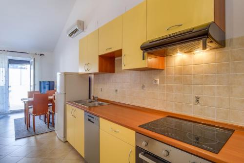 Apartment with Sea View image 9