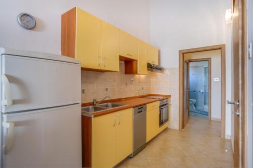 Apartment with Sea View image 8