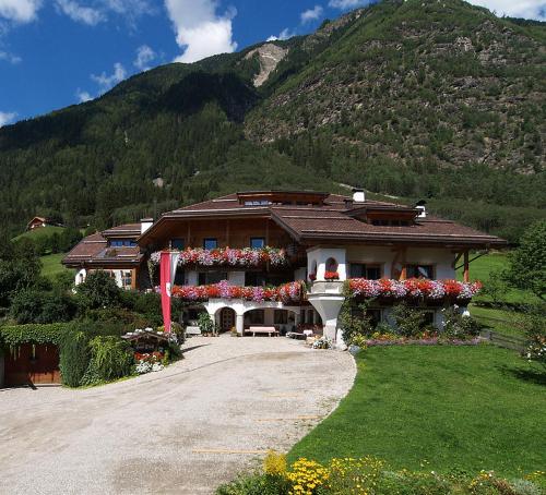 Haus Tirol - Hotel - Molini di Tures