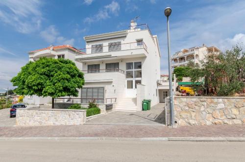  Apartment Petra_B, Ferienwohnung in Primošten