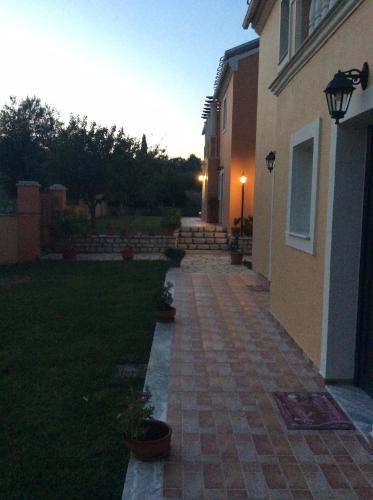  Ballas Paradise Apartments in Roda