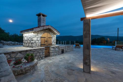 Iekārtas, Villa Žuža (Villa Zuza) in Bristivica