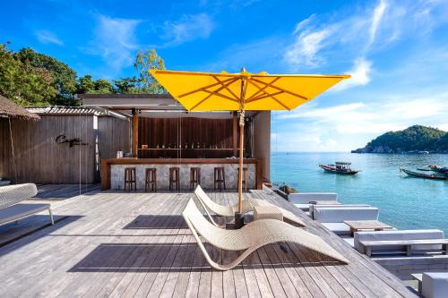Beach Club by Haadtien