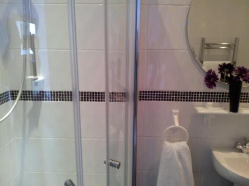M and J Guest House - image 2