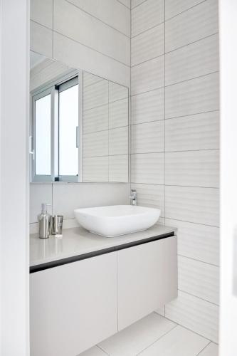 Royal 4 Bedroom Seafront Villa - main image