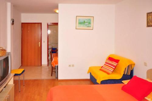  Apartments Franic in Baćina