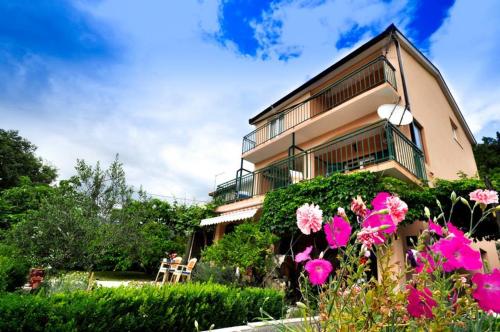  Apartments Franic, Pension in Baćina