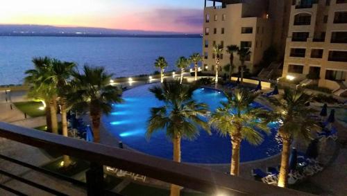수영장, Apartment Samarah Resort D44 at DeadSea, Sea & Pool view in 소야이마