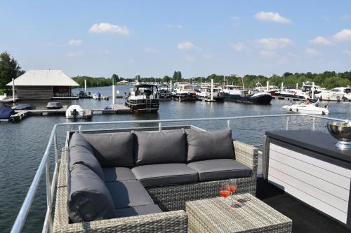 Cosy floating boatlodge, Paris, Maastricht