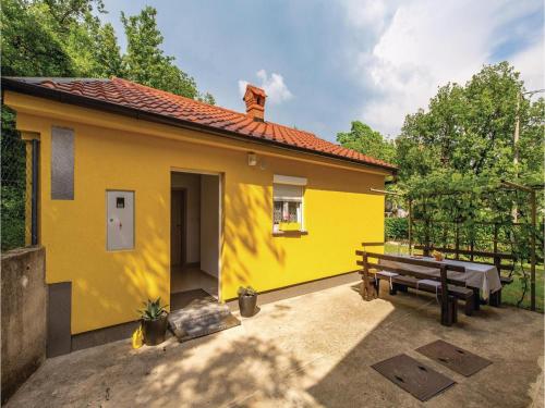  One-Bedroom Apartment in Viskovo in Viskovo