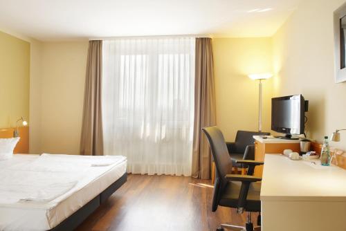 room detail thumbnail 1