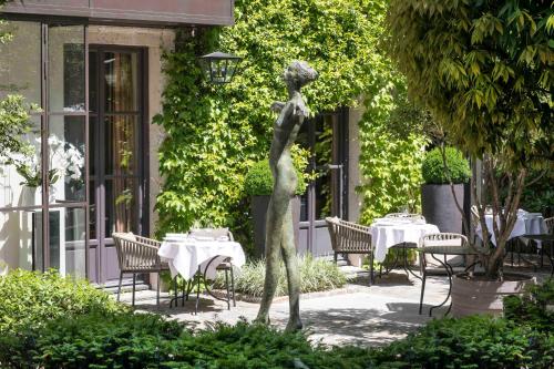 Le Pavillon de la Reine & Spa - image 2