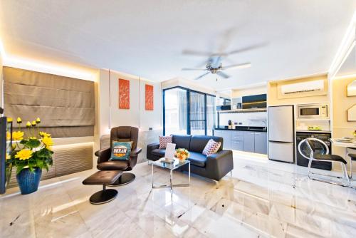 อพาร์ตเมนต์แบบสามห้องนอน (Three-Bedroom Apartment)