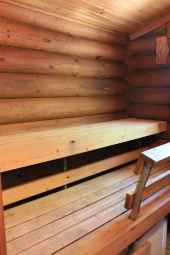 淋浴間, Hirsimökki ja makuuaitta (Hirsimokki ja makuuaitta) in 卡里約基