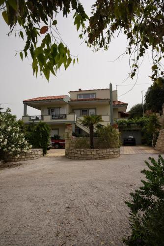  Marias home in Panormos