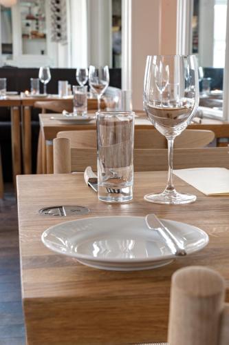 Skovshoved Hotel - image 2