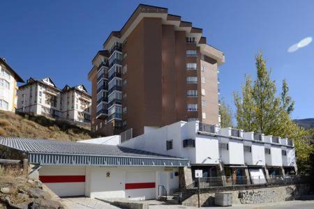 TODOSIERRANEVADA ZONA BAJA - EDIFICIO ALHAMBRA - Junto a los Telecabinas - main image