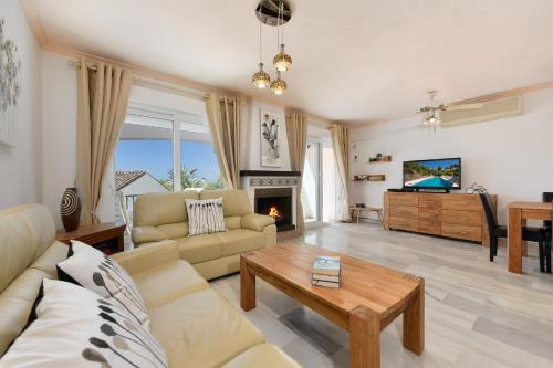 Calahonda Townhouse by GHR Rentals - image 3