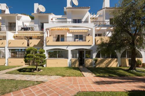 Calahonda Townhouse by GHR Rentals - image 10