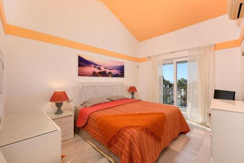 Calahonda Townhouse by GHR Rentals - image 11
