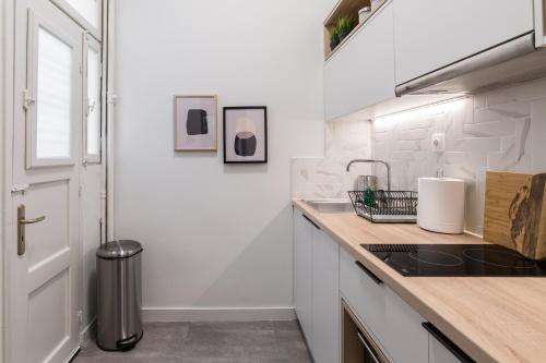 Classy & Charming 1BD Apartment in Kolonaki by UPSTREET - image 12