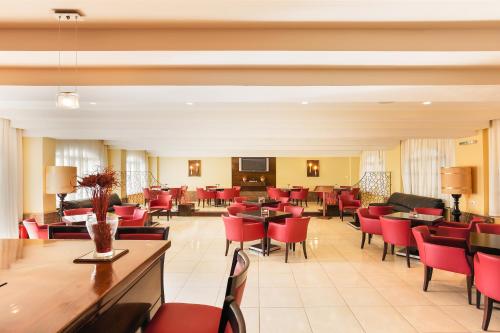 Oasis Hotel - image 9