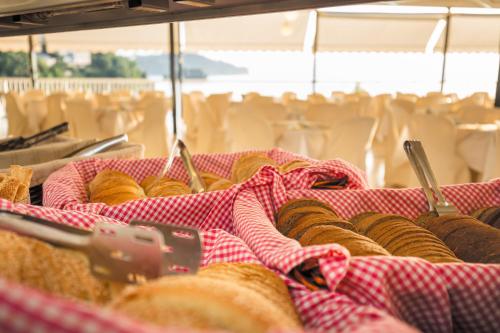 Oasis Hotel - image 14