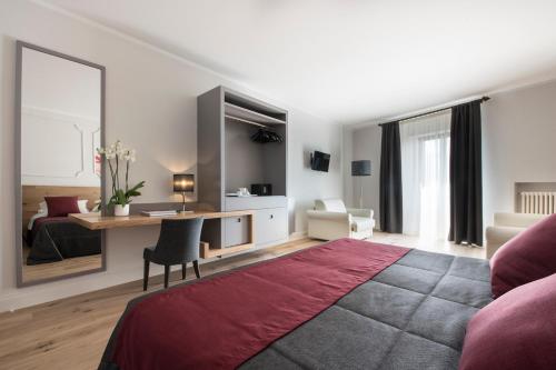 Hotel La Cisterna - image 9